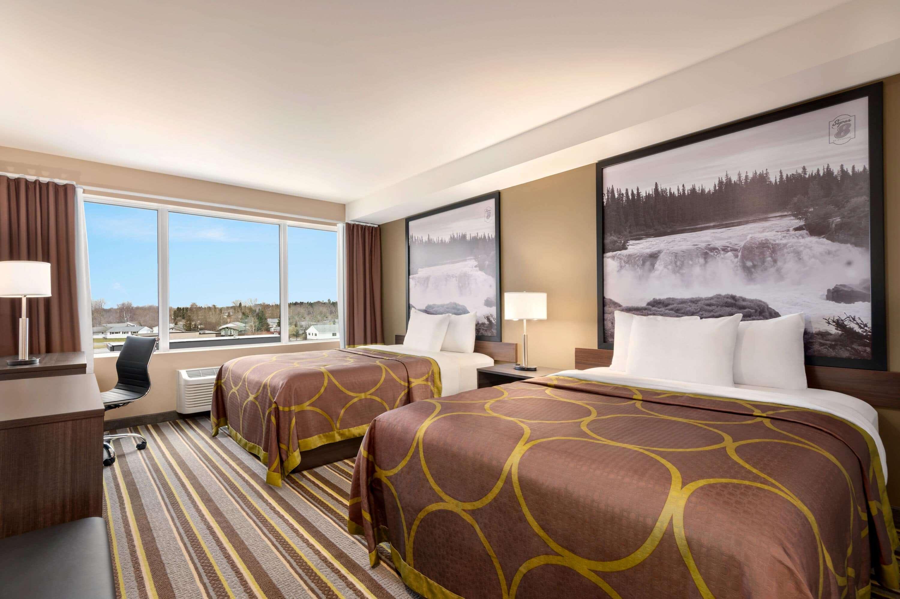 Super 8 By Wyndham Thompson Hotel Екстериор снимка